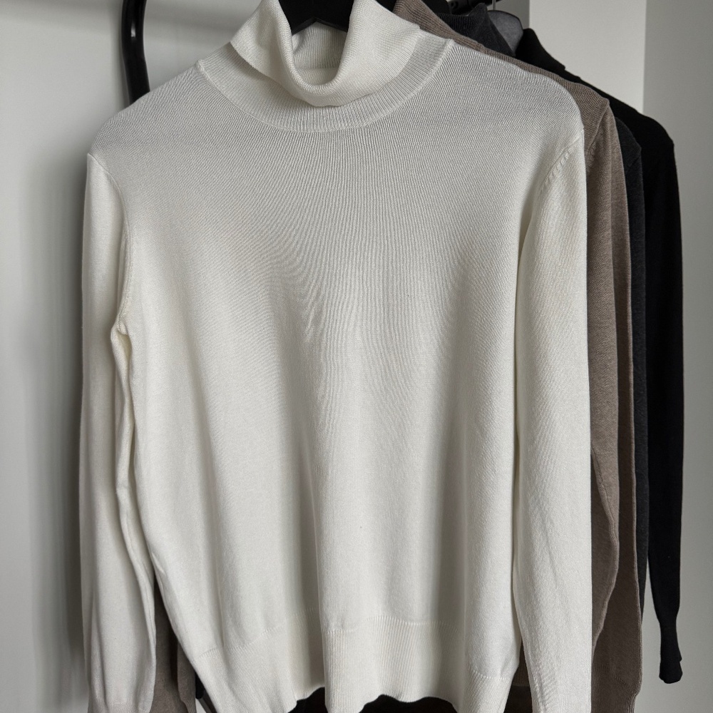 Turtleneck Sweater (Cream)
